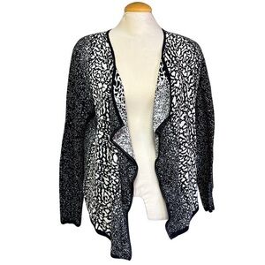 db established 1962 Women's Size Large Black and Off White Sweater